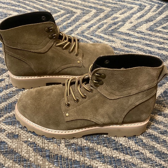 Propet Olive Suede Boots- Lace Up Lug Sole Size 8 Like New - Picture 4 of 5